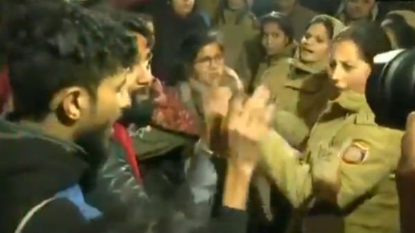 அரசியல் தலைவர்கள் எதிர்ப்பு 