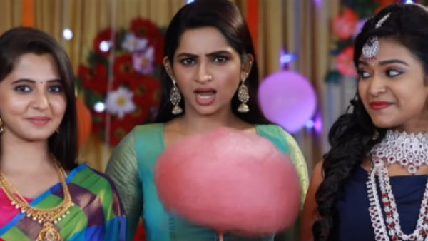 சன் டிவி தொகுப்பாளினி 