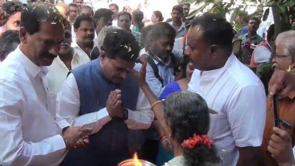 Union Minister of State Railways, Suresh Angadi campaign Union Minister of State Railways, Suresh Angadi campaign