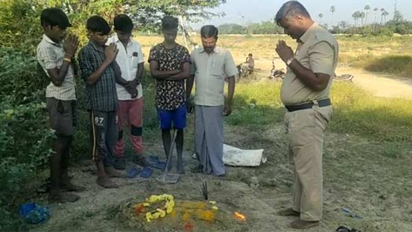 The police who buried the dead monkey 