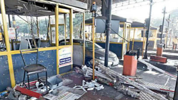 paranur toll gate issue: rs 18 lakhs missing complaint 