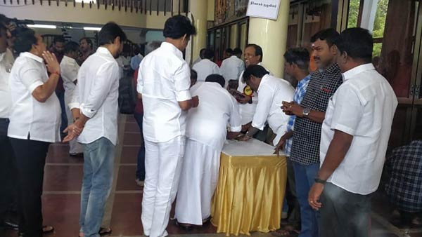 வரிசையில் காத்திருப்பு 