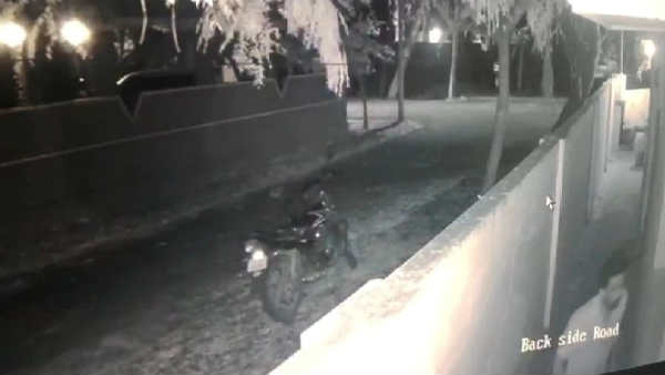 யார் இவர்? 