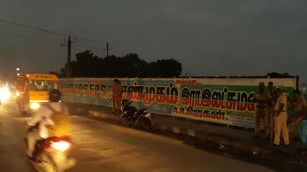 Poster clash between AIADMK andd DMK in Villupuram 