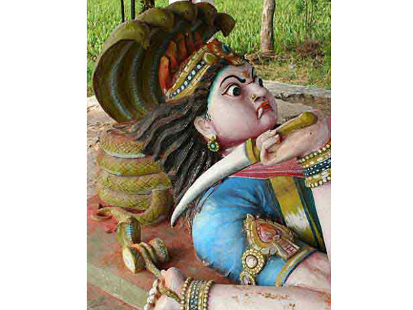 பக்தர்கள் நேர்த்திக்கடன்