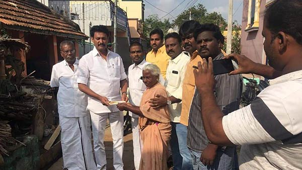 anbil mahesh mla helped the elderly woman by giving his own money 