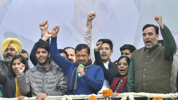 என்ன காதல் 