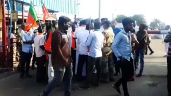 தடியடி நடத்தி விரட்டியடிப்பு 