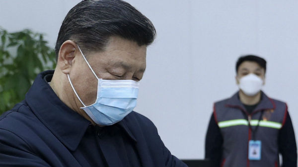 நோயாளிகளிடம் பேசினார் 