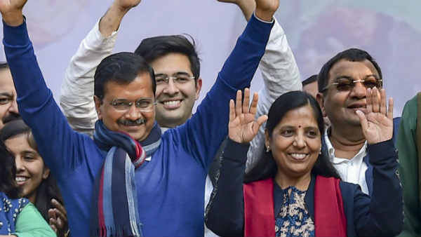 பாராட்டினார் 