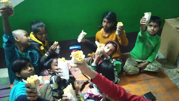  சுவரில் வரையட்டுமே