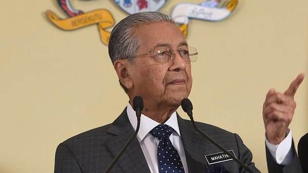 பெரிதாக வெடிக்கும் 