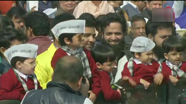 8 இடங்களில் 