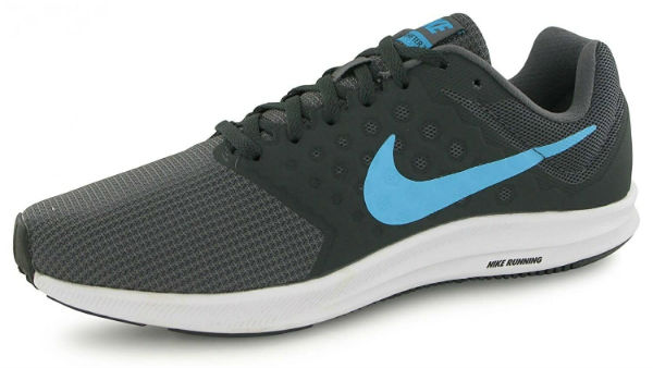 நைக் காலணிகள் 