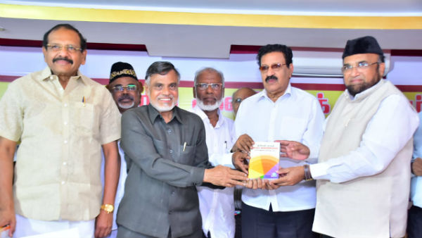  Indian origin Srilankan buys first copy of newly published books for 15 years