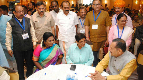 Telangana Governor Tamilisai participated in the international seminar in Puducherry Telangana Governor Tamilisai participated in the international seminar in Puducherry