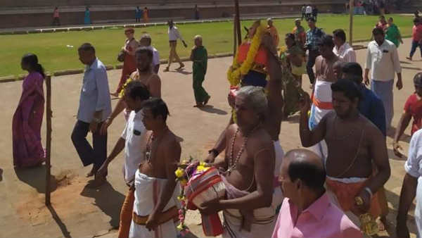 புனித நீர் கும்பாபிஷேகம் புனித நீர் கும்பாபிஷேகம்