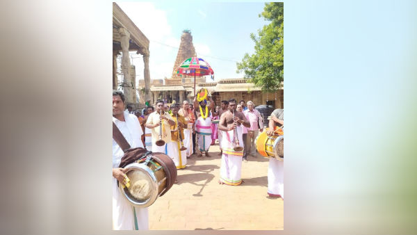 புனித நீர் கலசம் புனித நீர் கலசம்