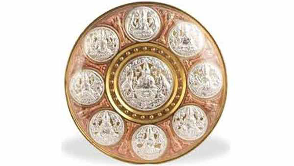 Thanjavur Thalaiaati bommai,Thattu and Veenai 