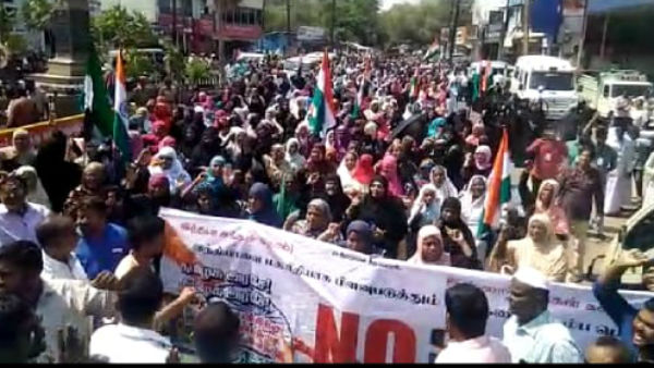 யார் இருக்கிறார்கள் 