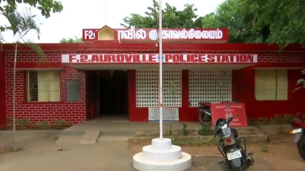 Police are searching for a mysterious man who stole jewelry from an elder women at Puducherry Police are searching for a mysterious man who stole jewelry from an elder women at Puducherry