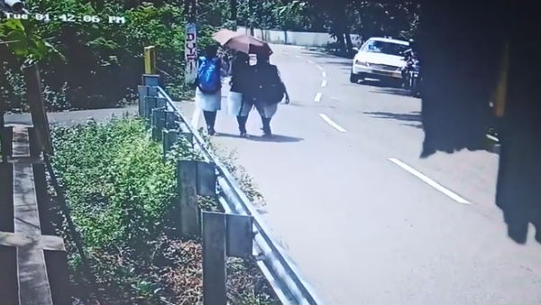 Kerala alapuzha car accident: Overspending car rams into students ; 8 injured 