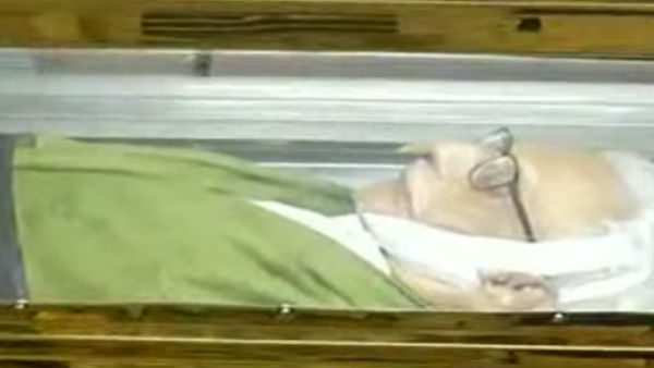 dmk cadres tears paid tribute to the anbazhagan body dmk cadres tears paid tribute to the anbazhagan body