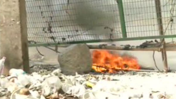 Corona Janata Curfew: Shaheen Bagh Protesters allege petrol bomb was hurled Corona Janata Curfew: Shaheen Bagh Protesters allege petrol bomb was hurled