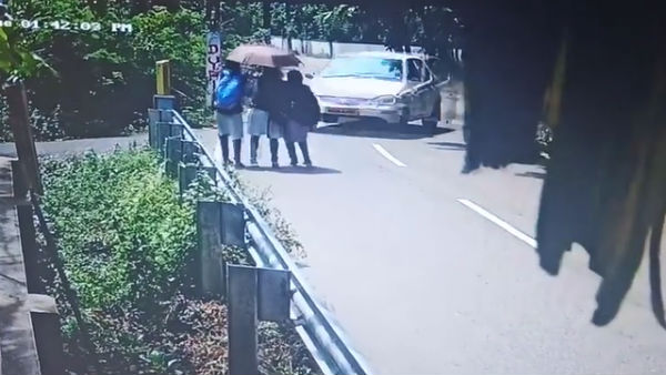 Kerala alapuzha car accident: Overspending car rams into students ; 8 injured 