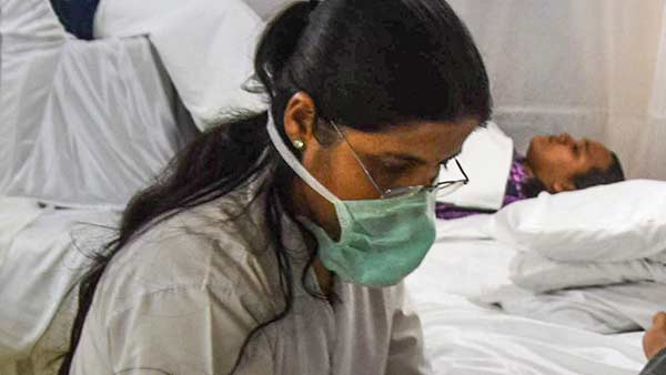 காவல்துறை அடிக்கிறது 