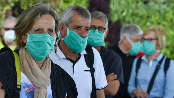 வீதிகளில் நடமாட தடை