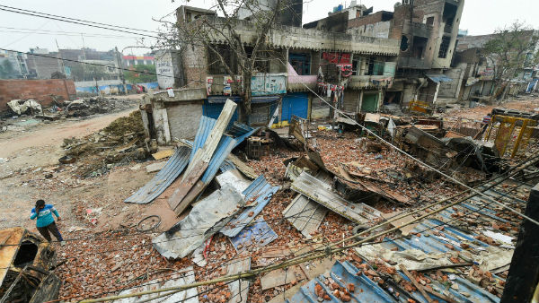 வீட்டுக்குள் எரித்த கும்பல் 