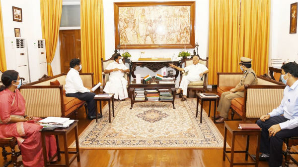 Tamilnadu CM Edappadi Palanisamy met with governor Banwarilal Purohit 