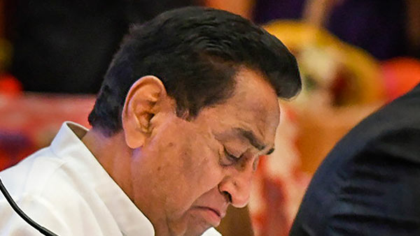 20 காங். எம்.எல்.ஏக்கள் ராஜினாமா 20 காங். எம்.எல்.ஏக்கள் ராஜினாமா