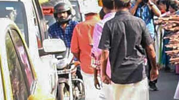 யார் காரணம்? 