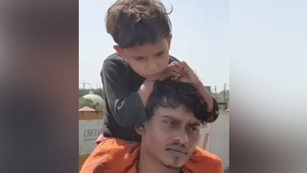 நடந்தே வந்தனர் 