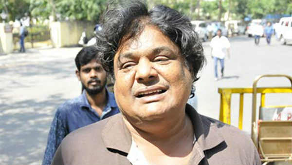 திசை திருப்புகிறார் 