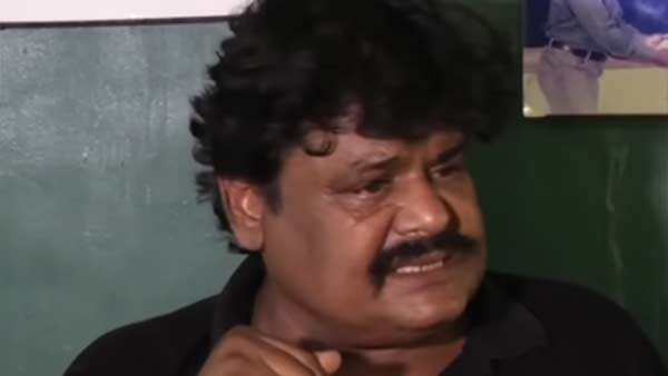 எப்படி சாப்பிடுவான்? எப்படி சாப்பிடுவான்?