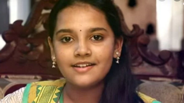 பாவாடை தாவணி பாவாடை தாவணி