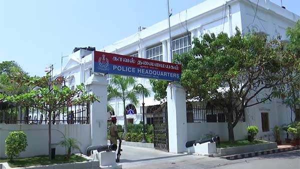 குமார் வீட்டில் கூட்டம் 