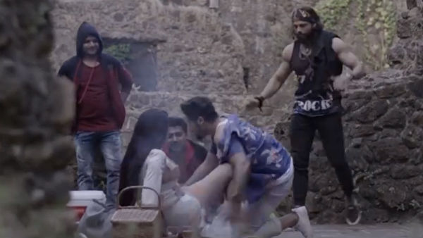 இல்லத்தரசிகள் மாணவிகள் 