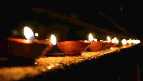 விளக்கேற்றுங்கள்