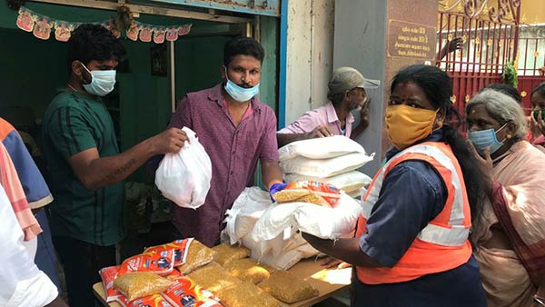 Coronavirus: AIADMK Organising secretary helps sanitation workers in Kodampakkam Coronavirus: AIADMK Organising secretary helps sanitation workers in Kodampakkam