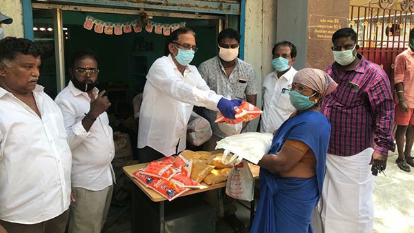 Coronavirus: AIADMK Organising secretary helps sanitation workers in Kodampakkam Coronavirus: AIADMK Organising secretary helps sanitation workers in Kodampakkam