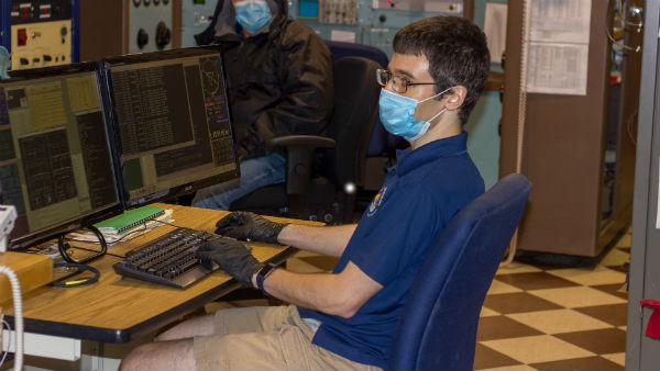 மாஸ்க் அணிந்த சிறுகோள்