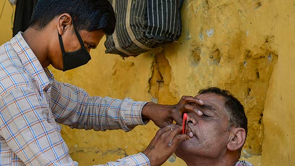 முடி திருத்தும் கடை 