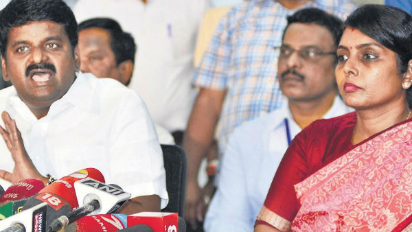 முக்கியமான பாலம் போல செயல்படுகிறார் முக்கியமான பாலம் போல செயல்படுகிறார்