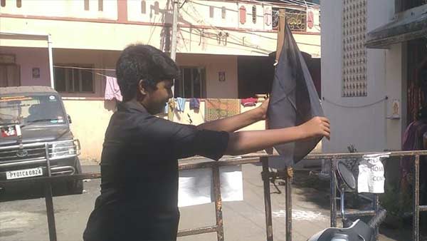 The people of Puducherry raised a black flag in their homes denouncing the central government The people of Puducherry raised a black flag in their homes denouncing the central government