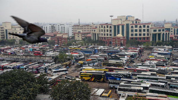 நடுத்தெருவில் குடும்பங்கள் 