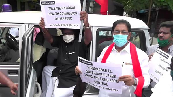 Congress party leaders protest against central government 